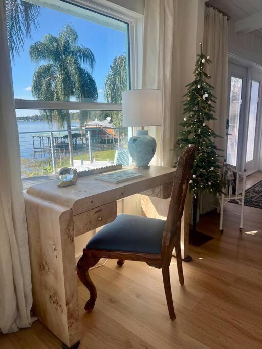 Hébergement de vacances Lakefront Duplex With Pontoon Boat 3 Bed House