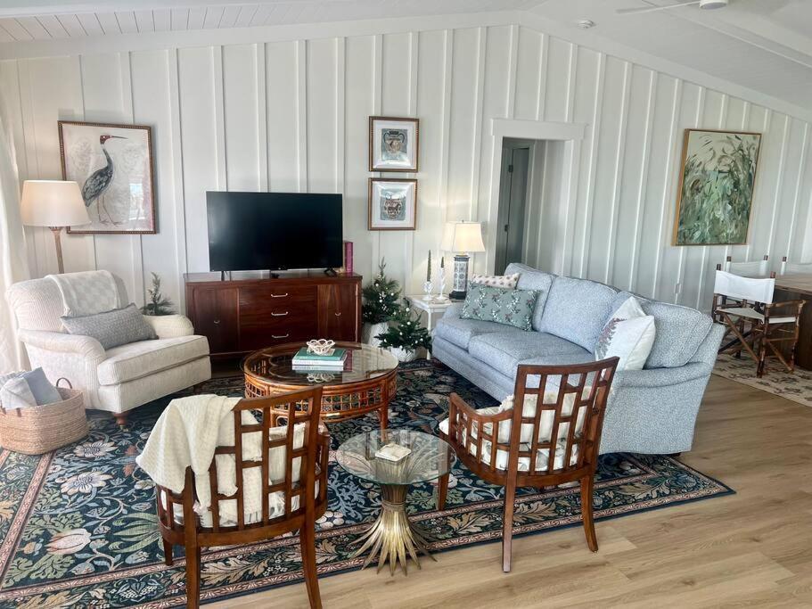 Lakefront Duplex With Pontoon Boat 3 Bed House *